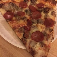 3/15/2016에 Geoff F.님이 Renaldi&#39;s Pizza에서 찍은 사진