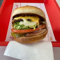 Photo taken at In-N-Out Burger by Geoff F. on 8/28/2023