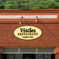 รูปภาพถ่ายที่ Vittles Restaurant โดย Vittles Restaurant เมื่อ 10/5/2017
