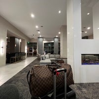 รูปภาพถ่ายที่ Residence Inn by Marriott Sacramento Downtown at Capitol Park โดย Kenny M. เมื่อ 8/1/2022