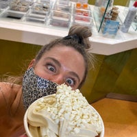 Photo taken at 16 Handles by Kenny M. on 9/6/2020