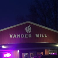 รูปภาพถ่ายที่ Vander Mill Cider โดย Scott เมื่อ 3/5/2016