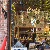 10/16/2017 tarihinde Madame Sousou Cafeziyaretçi tarafından Madame Sousou Cafe'de çekilen fotoğraf