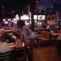 รูปภาพถ่ายที่ Dakota&amp;#39;s Sports Bar and Grill โดย Lisa A. เมื่อ 1/5/2013