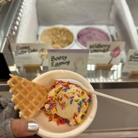 1/2/2024 tarihinde zariziyaretçi tarafından Jeni&amp;#39;s Splendid Ice Creams'de çekilen fotoğraf