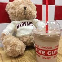 Photo taken at Five Guys by Mel SK on 6/14/2017