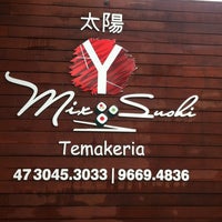 Photo taken at MIX SUSHI TEMAKERIA by MARCIA C. on 1/22/2013