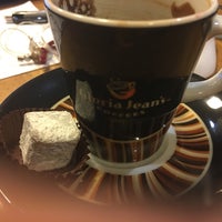 Photo taken at Gloria Jean&amp;#39;s Coffees by Filiz Y. on 10/18/2016