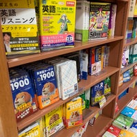Photo taken at ジュンク堂書店 広島駅前店 by 力 蔵. on 3/9/2019