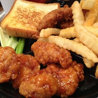 Photo taken at Zaxby&amp;#39;s Chicken Fingers &amp;amp; Buffalo Wings by Lokah M. on 2/20/2013