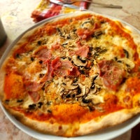 8/28/2021 tarihinde Melissa L.ziyaretçi tarafından Pizzeria Casavostra'de çekilen fotoğraf