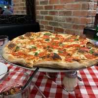 Photo taken at Grimaldi&amp;#39;s Pizzeria by Alice E. K. on 12/13/2018