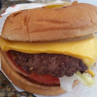 Photo taken at In-N-Out Burger by Hazel A. on 3/26/2015