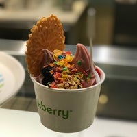 Photo taken at Pinkberry by Big M. on 8/29/2017