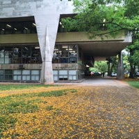Photo taken at Faculdade de Arquitetura e Urbanismo (FAU) by Paulo Rogério T. on 10/24/2017