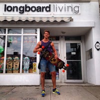 รูปภาพถ่ายที่ Longboard Living โดย Ryan R. เมื่อ 6/8/2014