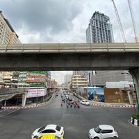 Photo taken at Saphan Khwai Intersection by Tarn K. on 4/4/2021