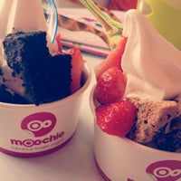 Photo taken at Moochie Frozen Yogurt by Charline D. on 4/17/2013