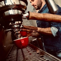 Foto tirada no(a) Redd | Artisan Coffee Roasters por Andreas K. em 6/9/2019