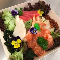 12/16/2017 tarihinde Péter L.ziyaretçi tarafından Sushi Surprise'de çekilen fotoğraf