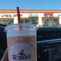 Photo taken at Robeks Fresh Juices &amp;amp; Smoothies by Tania L. on 3/19/2019