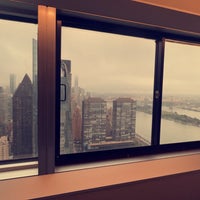 Foto diambil di Millennium Hilton New York One UN Plaza oleh Fd. pada 10/6/2023