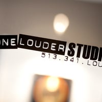 Foto tomada en One Louder Studio  por One Louder Studio el 10/8/2013