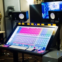 Foto tirada no(a) One Louder Studio por One Louder Studio em 7/24/2014