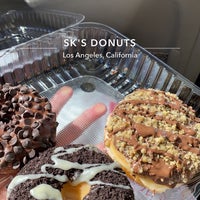 รูปภาพถ่ายที่ SK Donuts &amp;amp; Croissants โดย Abdullah เมื่อ 3/3/2023