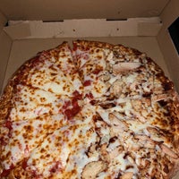 Снимок сделан в Laventina&amp;#39;s Big Cheese Pizza пользователем Slowmoe 6/14/2020