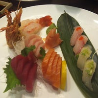 Foto tomada en Sushi Bar  por Hugh V. el 2/26/2013