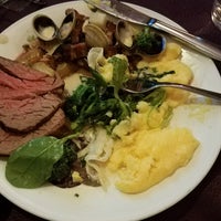 2/13/2018 tarihinde Melissa Y.ziyaretçi tarafından Catalyst Restaurant'de çekilen fotoğraf