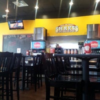 5/25/2013 tarihinde Marquis D.ziyaretçi tarafından MOOYAH Burgers, Fries &amp;amp; Shakes'de çekilen fotoğraf