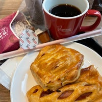 Photo taken at Mister Donut by Macbee C. on 9/4/2022