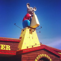 2/17/2013 tarihinde Katy C.ziyaretçi tarafından Mousehouse Cheesehaus'de çekilen fotoğraf