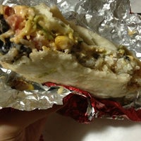 รูปภาพถ่ายที่ Hot Head Burritos โดย Amy S. เมื่อ 12/19/2012
