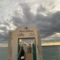 Foto scattata a Port Waikiki Cruises, Hawaii Nautical, Hilton Pier da Lin C. il 8/26/2022