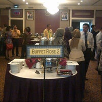 Review Promenade The Acacia Hotel