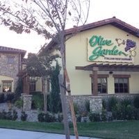Photo taken at Olive Garden by Tracy Warren T. on 10/31/2015