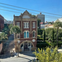 Снимок сделан в Courtyard Charleston Historic District пользователем Valerie O. 9/29/2021