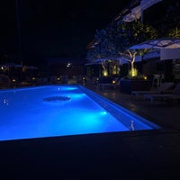 Foto diambil di Hotel Wailea Pool oleh Pichet O. pada 3/11/2022