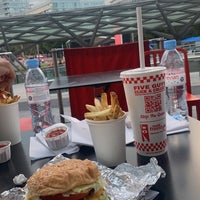 Photo taken at Five Guys by Mohammed on 9/8/2021