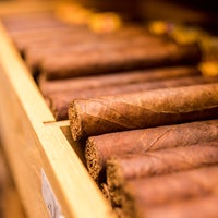 10/16/2017 tarihinde Bolivar Cigar Loungeziyaretçi tarafından Bolivar Cigar Lounge'de çekilen fotoğraf