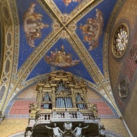 Photo taken at Basilica di Santa Maria sopra Minerva by Sylvia v. on 4/16/2022