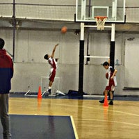 Das Foto wurde bei Hidayet Türkoğlu Basketbol ve Spor Okulları Dikmen von Sümeyye Ç. am 3/5/2016 aufgenommen