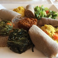 รูปภาพถ่ายที่ Meskerem Ethopian Cuisine โดย LaTonya P. เมื่อ 12/12/2014
