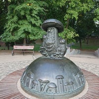 Photo taken at Скульптура «В Рязани грибы с глазами» by Peter B. on 7/30/2019
