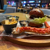 Photo taken at Burger &amp;amp; Crab by Eugene D. on 10/13/2021