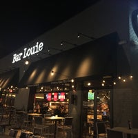 Foto tirada no(a) Bar Louie por Larkjun P. em 10/5/2017