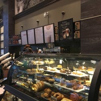 Photo taken at Starbucks by Larkjun P. on 3/31/2017